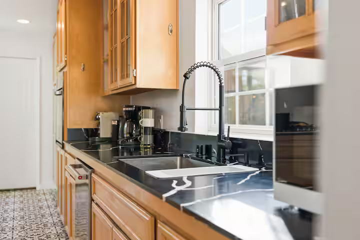 3407 N Mountain View Dr - Photo 5 of 33