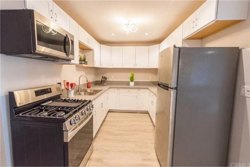 12426 S Vermont Ave #B - Photo 4 of 15