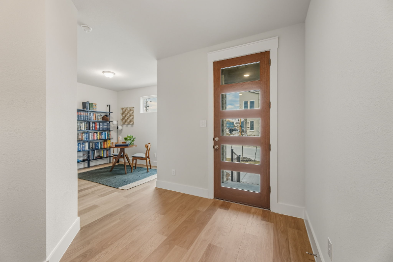 816 Meadowcrest Dr - Photo 3 of 20