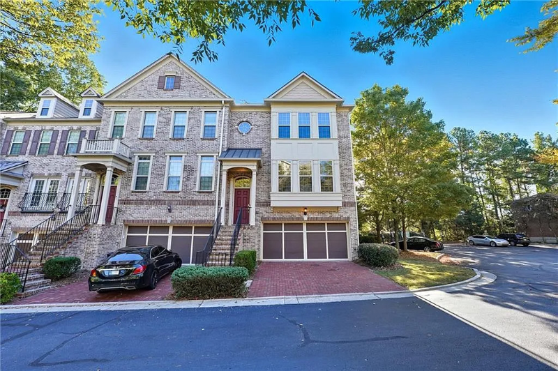 3655 E Paces Walk Ne - Photo 2 of 20