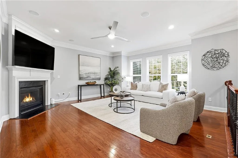 3655 E Paces Walk Ne - Photo 3 of 20