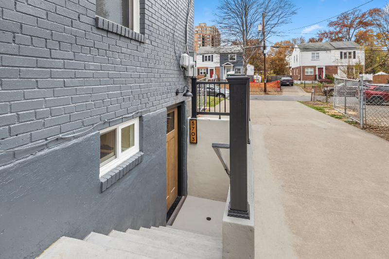 5703 Fenwick Dr - Photo 2 of 12