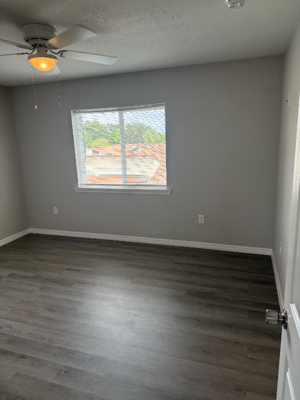 1935 Avenue O Sw #204 - Photo 5 of 7