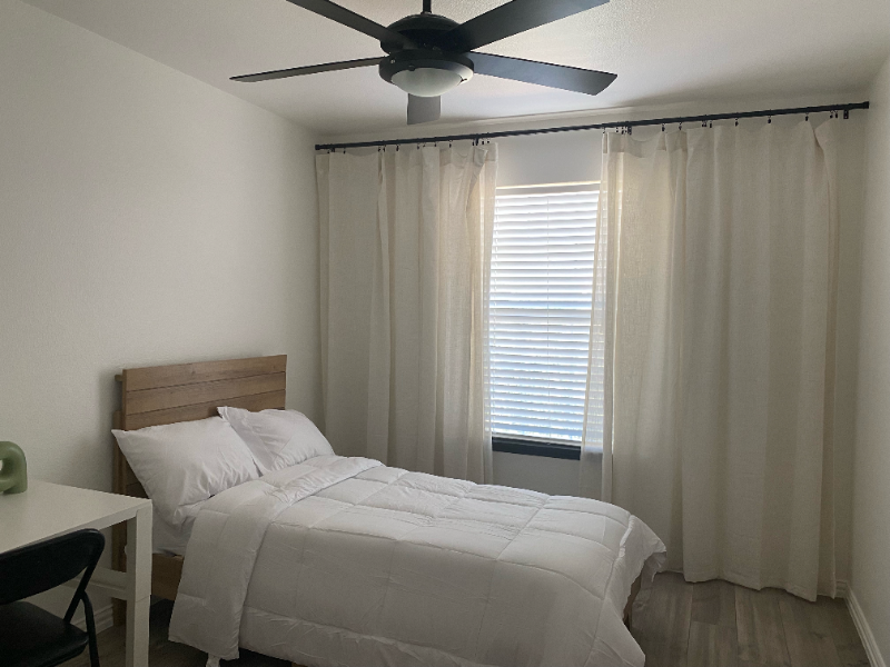 2743 Hyde Park Dr - Photo 6 of 10