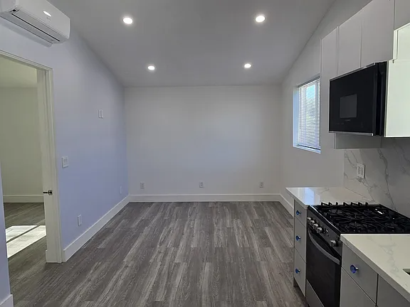 6546 Bobbyboyar Ave - Photo 3 of 8