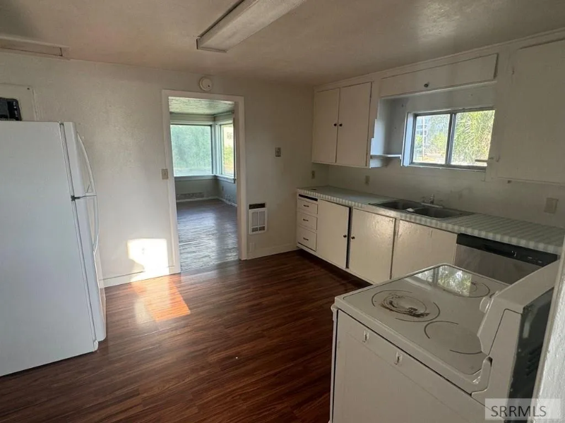 7 S 4th W - Photo 5 of 8