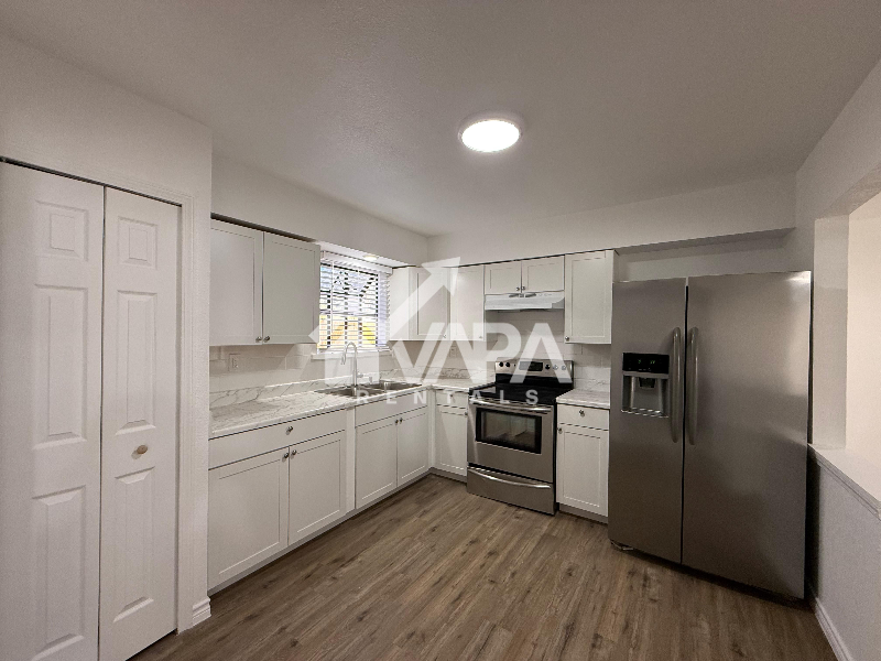 13535 Coleridge St - Photo 3 of 20