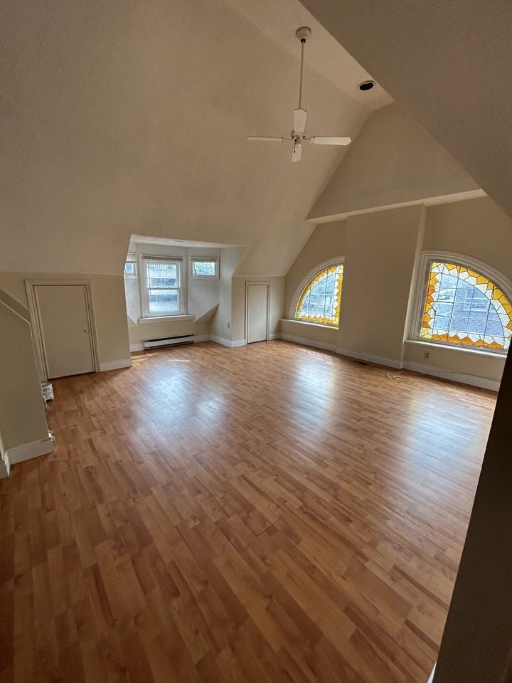 262 James St S - Photo 2 of 36