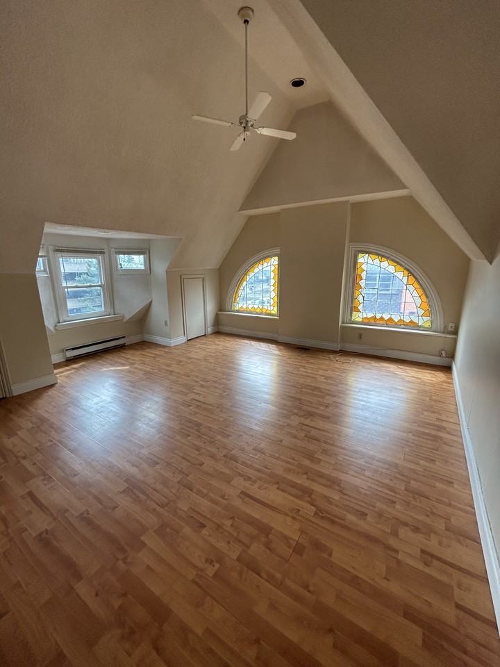 262 James St S - Photo 3 of 36