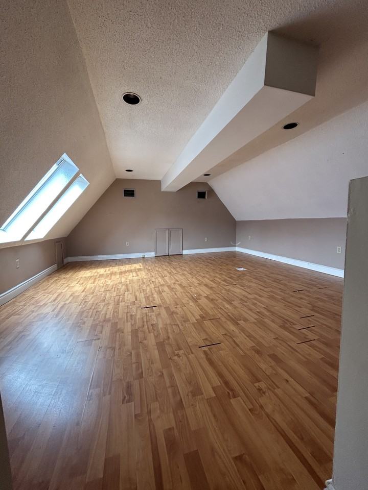 262 James St S - Photo 6 of 36