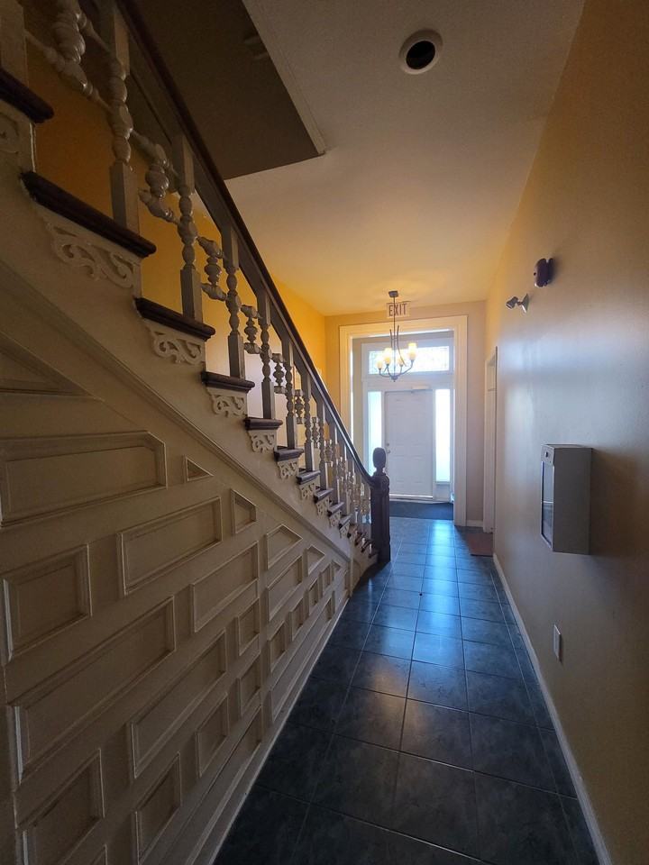 102-262 James St S - Photo 2 of 15