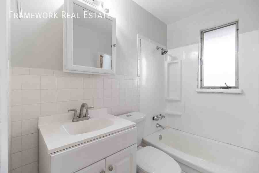 717 Oak St #4 - Photo 3 of 16