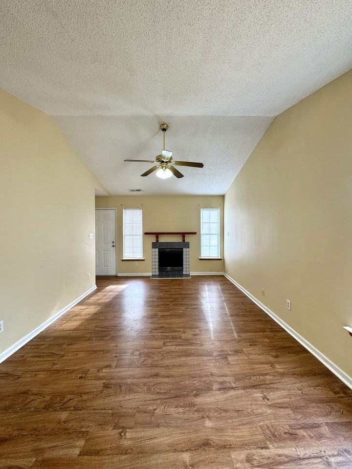 1133 Pueblo Dr - Photo 3 of 12