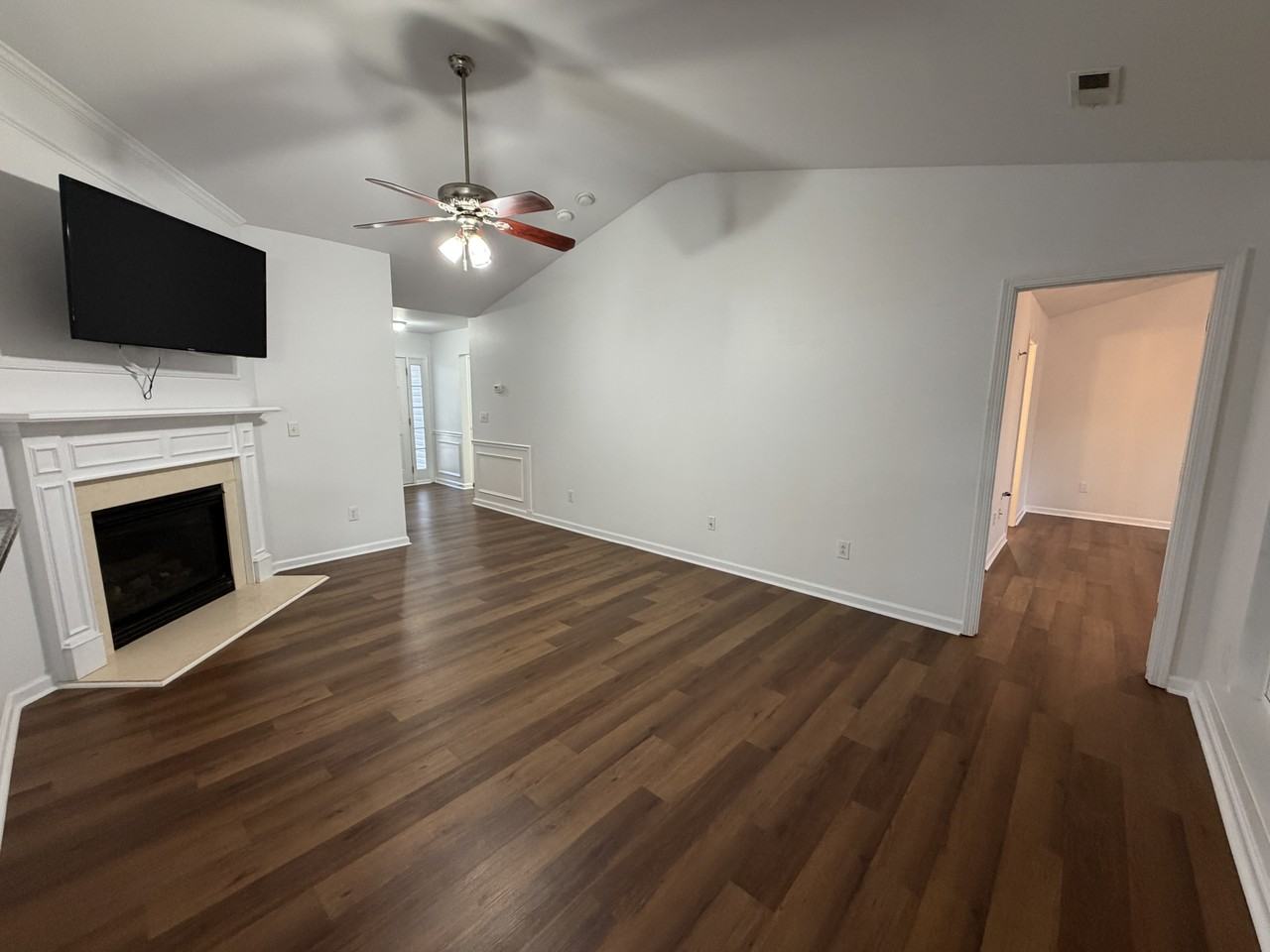 1863 New Castle Dr #NA - Photo 4 of 18