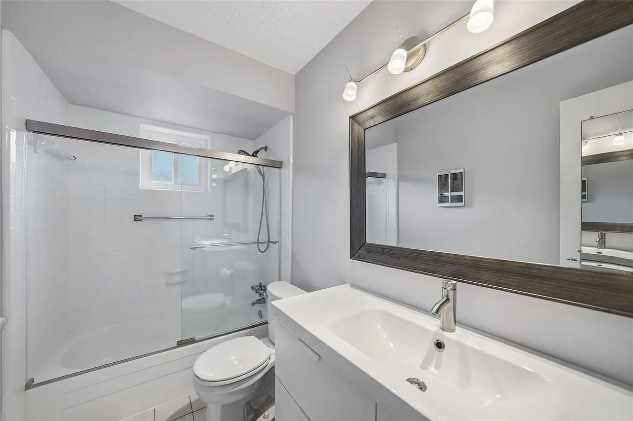 7806 Royal Ln #123 - Photo 2 of 8