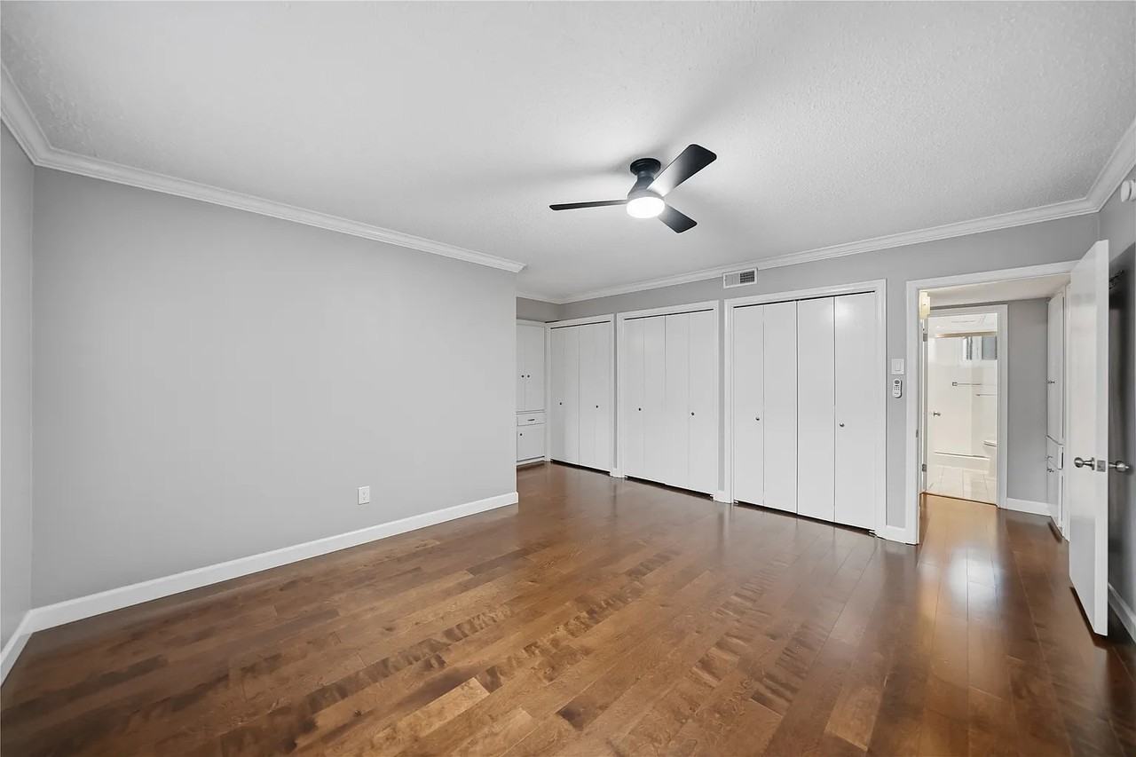 7806 Royal Ln #123 - Photo 3 of 8