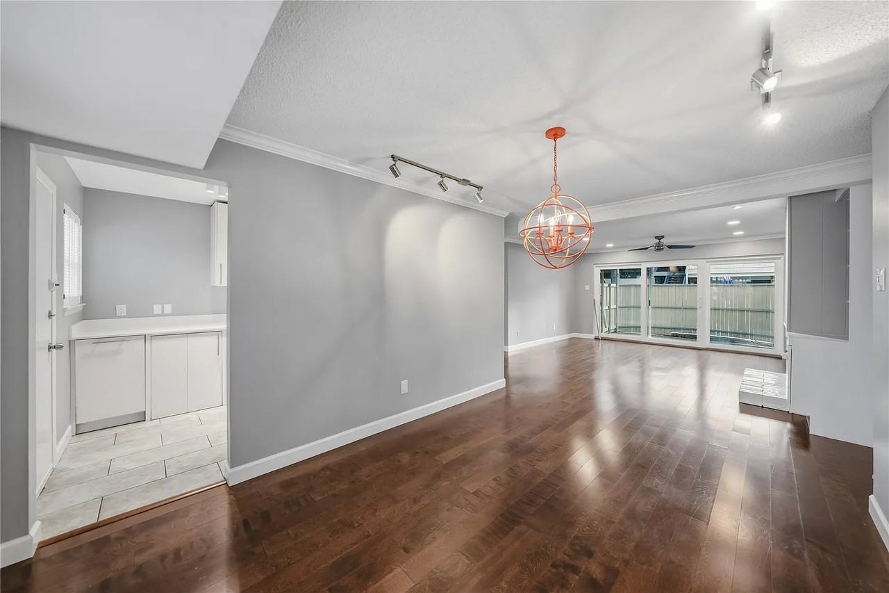 7806 Royal Ln #123 - Photo 7 of 8