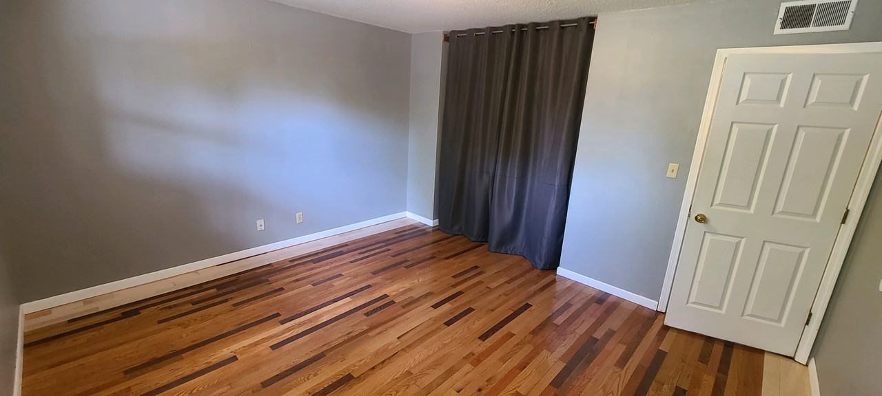 303 Pennsylvania Ave #2 - Photo 4 of 6