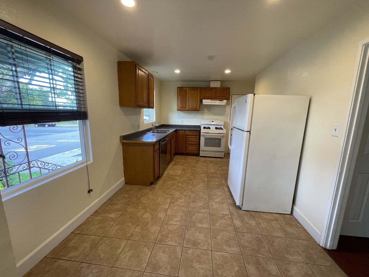 1939 Hill Ave #NA - Photo 7 of 13