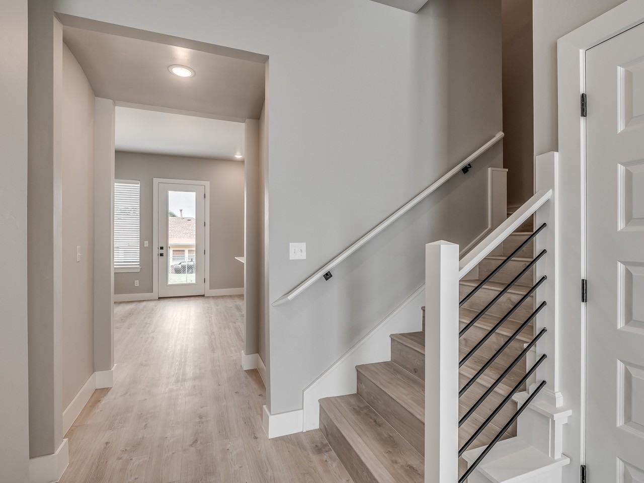 N Blackwelder Ave #B - Photo 4 of 10