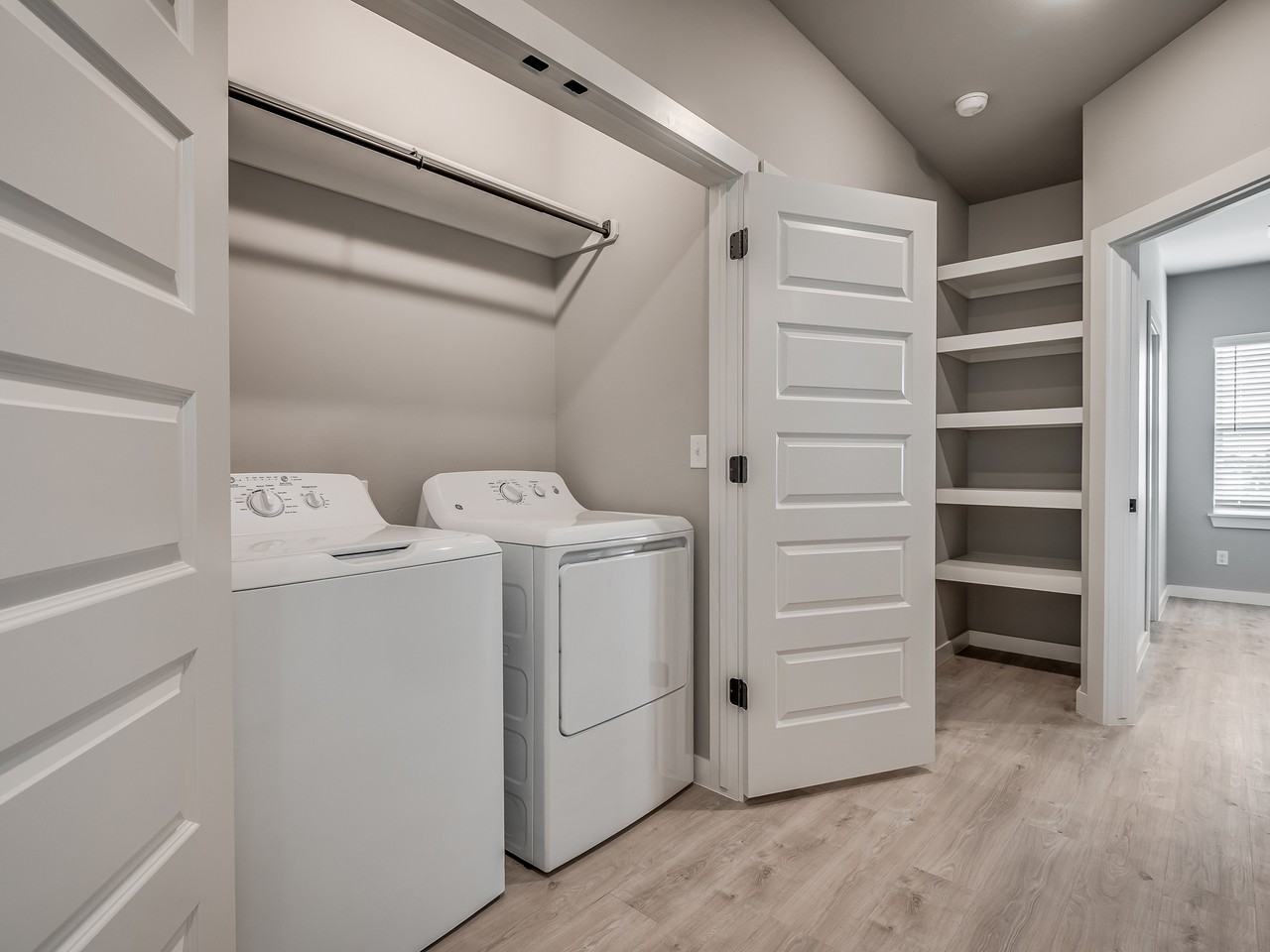 N Blackwelder Ave #B - Photo 7 of 10