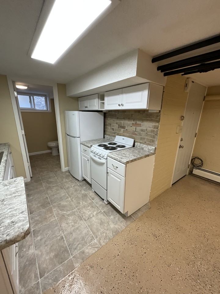 120 N 8th Ave E #B - Photo 4 of 13