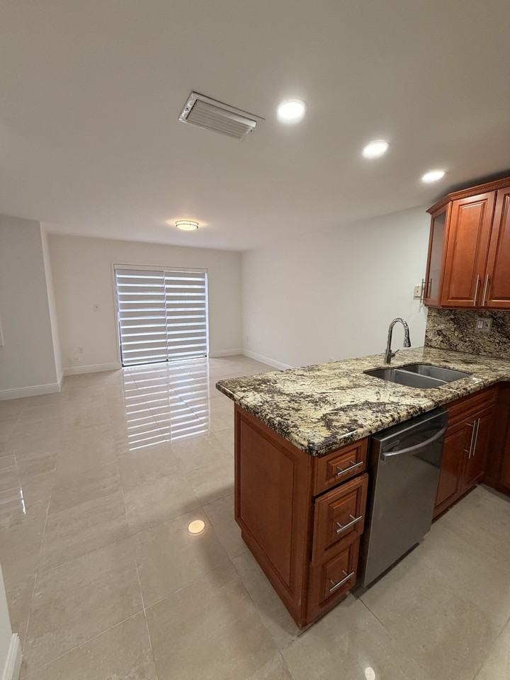 9662 Sw 148th Ave - Photo 4 of 15