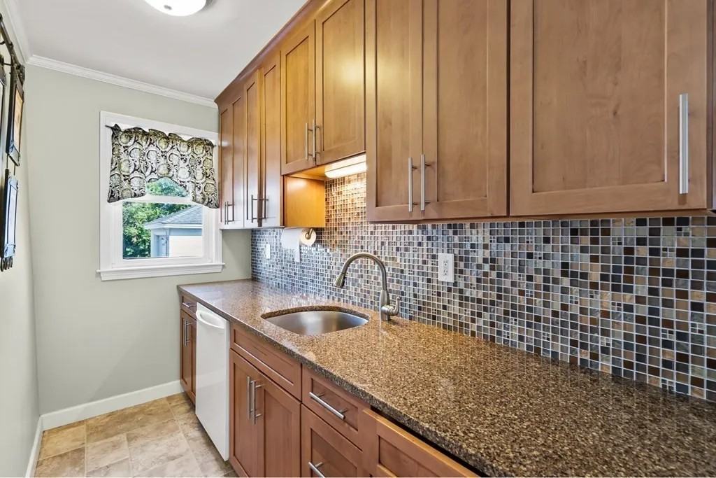 20 Chase St #1 - Photo 5 of 17