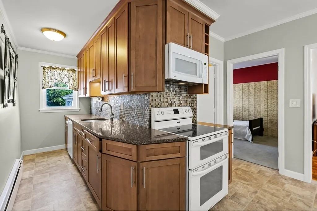 20 Chase St #1 - Photo 7 of 17