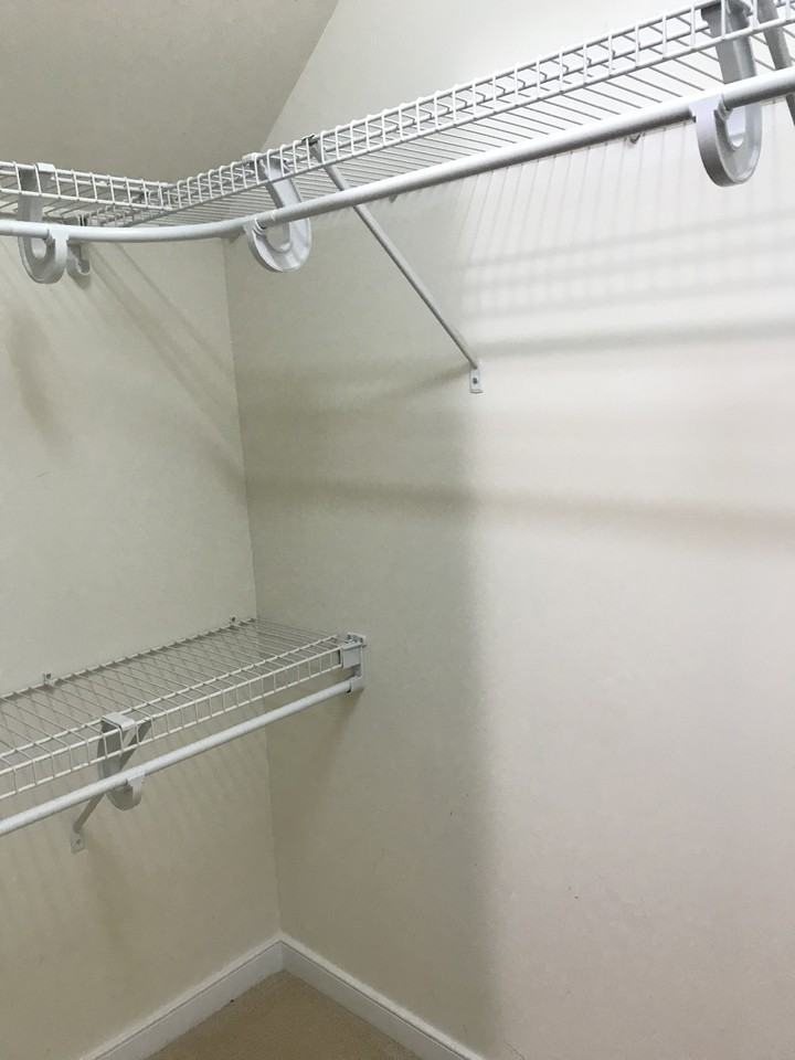 301 Kingscote Ln #301 - Photo 7 of 11