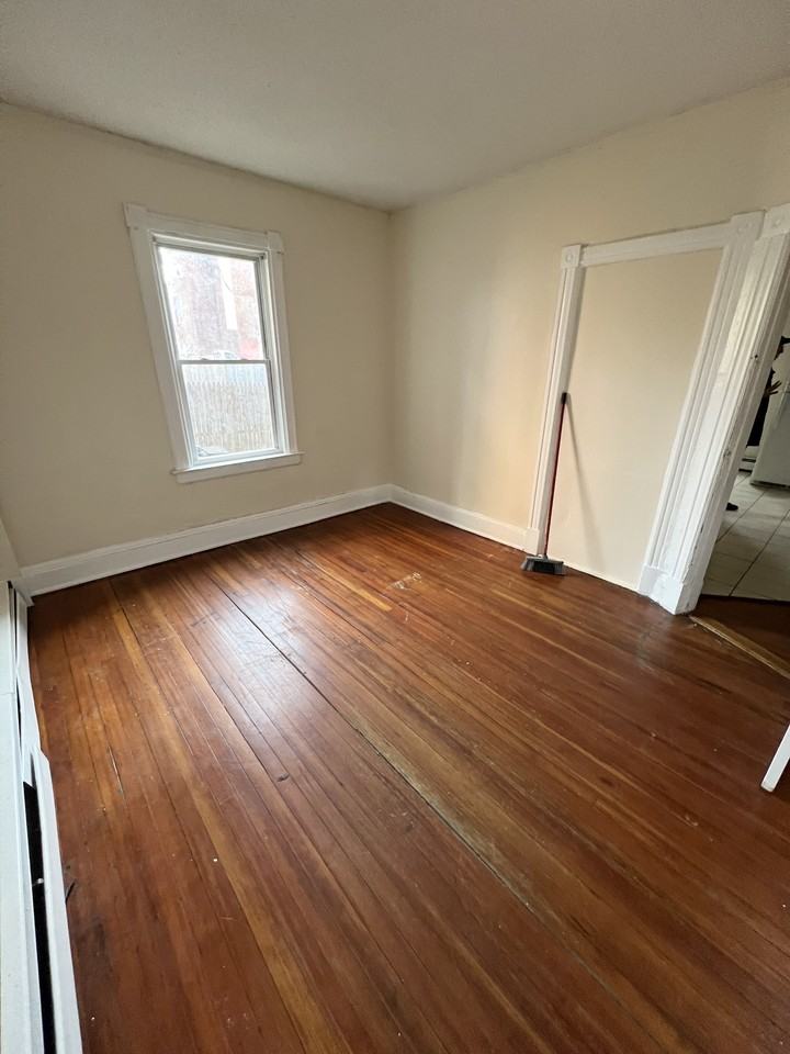 558 Broad St #3 - Photo 7 of 9