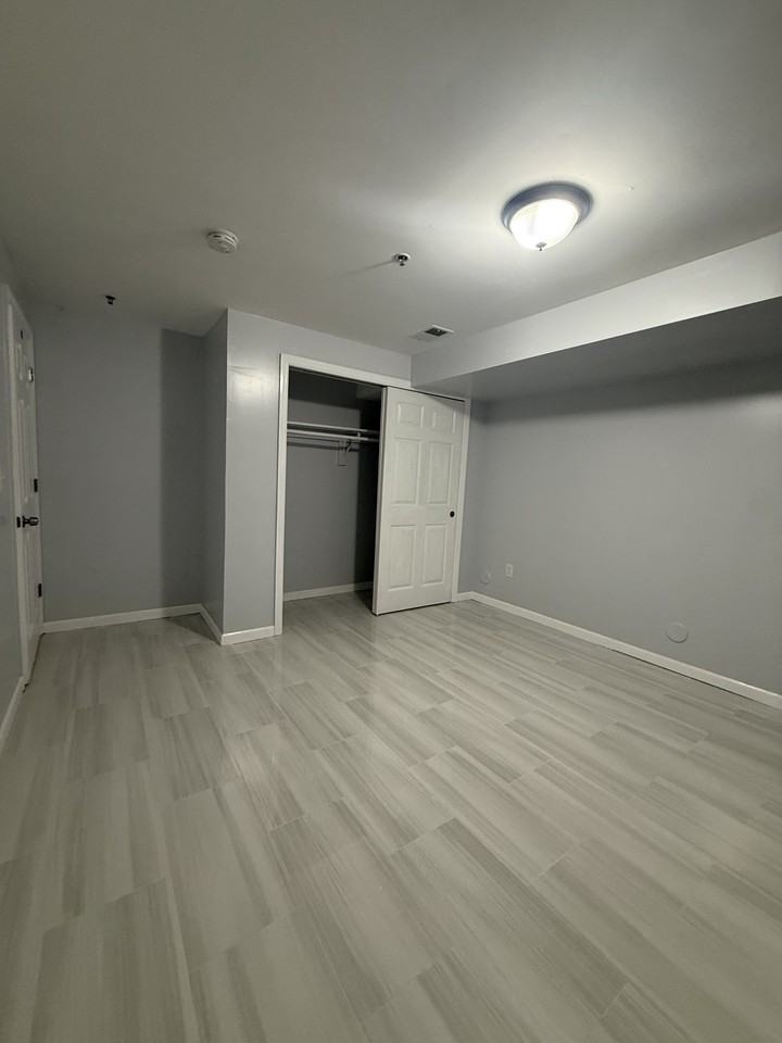 414 S 19th St #1 - Photo 5 of 8