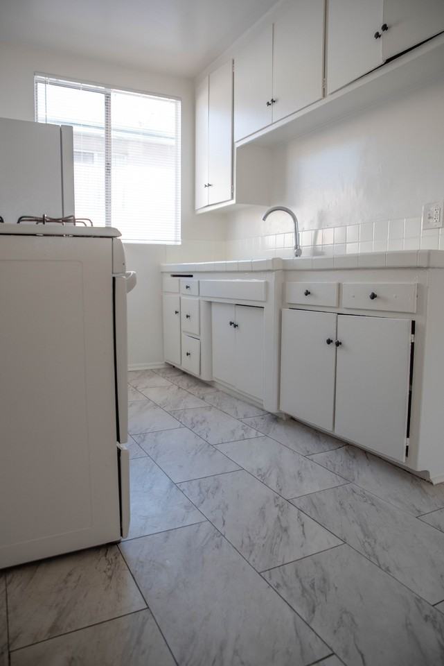 118 S Normandie Ave #9 - Photo 7 of 14