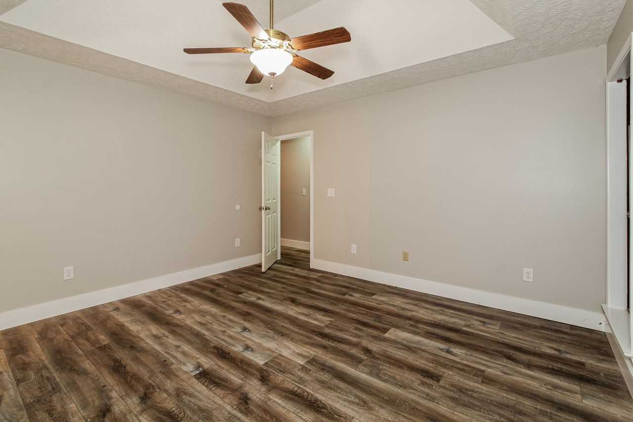 95 Oakwood Dr - Photo 4 of 21