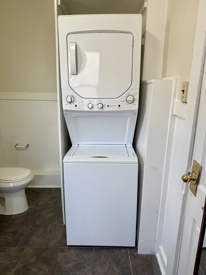 411 Lyman Ave #2 - Photo 3 of 25