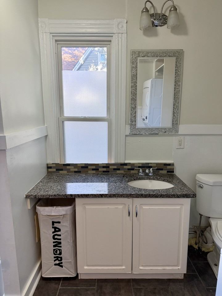 411 Lyman Ave #2 - Photo 4 of 25