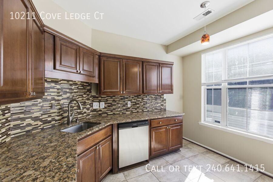 10211 Cove Ledge Ct - Photo 6 of 31