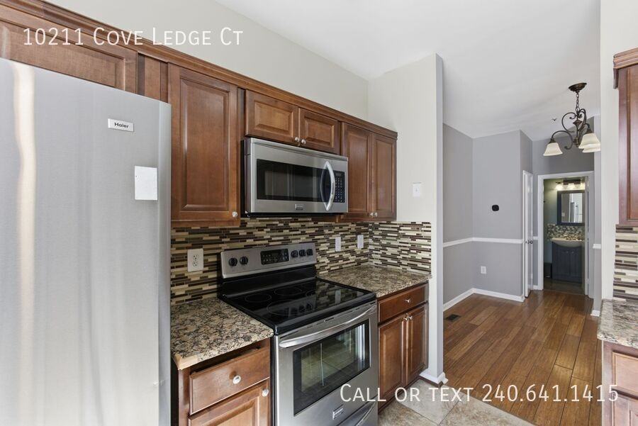 10211 Cove Ledge Ct - Photo 7 of 31