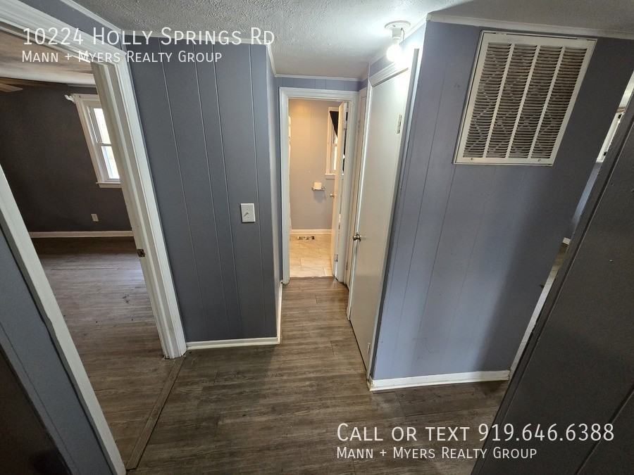 10224 Holly Springs Rd - Photo 7 of 27