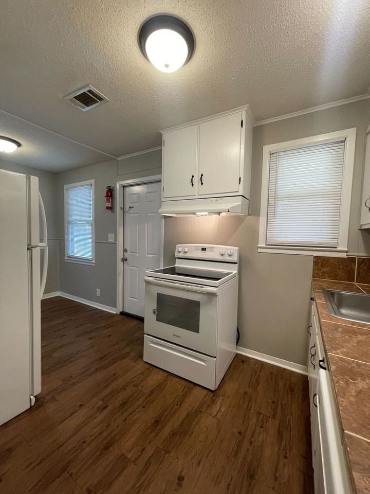 1133 Beechdale Rd - Photo 7 of 17