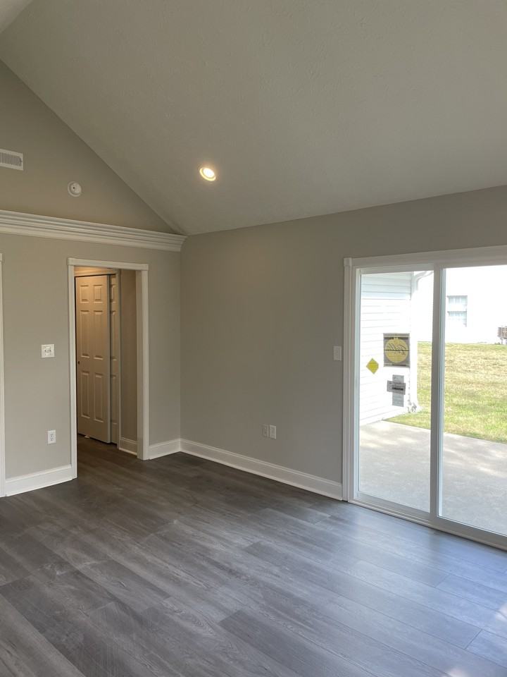 10717 N Park Ave #NA - Photo 2 of 40