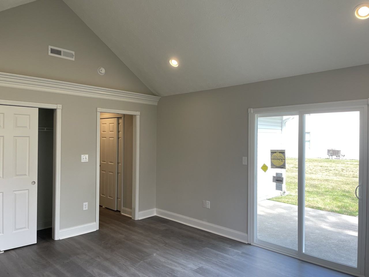 10717 N Park Ave #NA - Photo 3 of 40