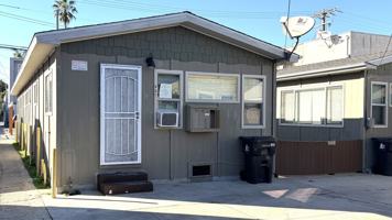 featured image of 827 Lime Avenue - 827-1/2