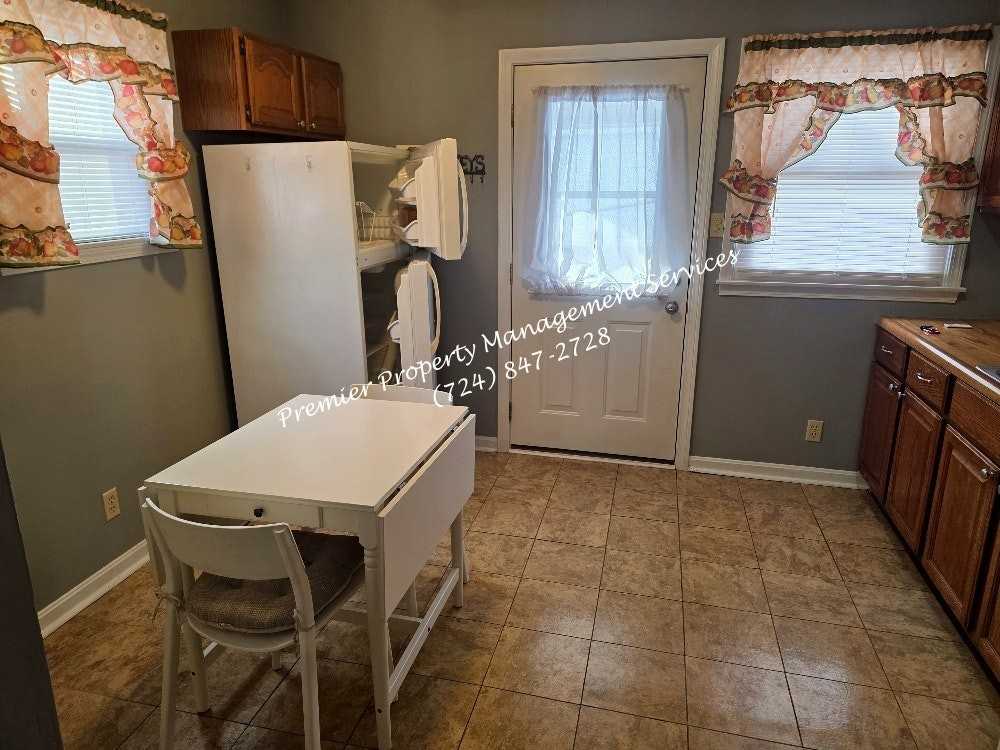 1176 March Street - Photo 4 of 11