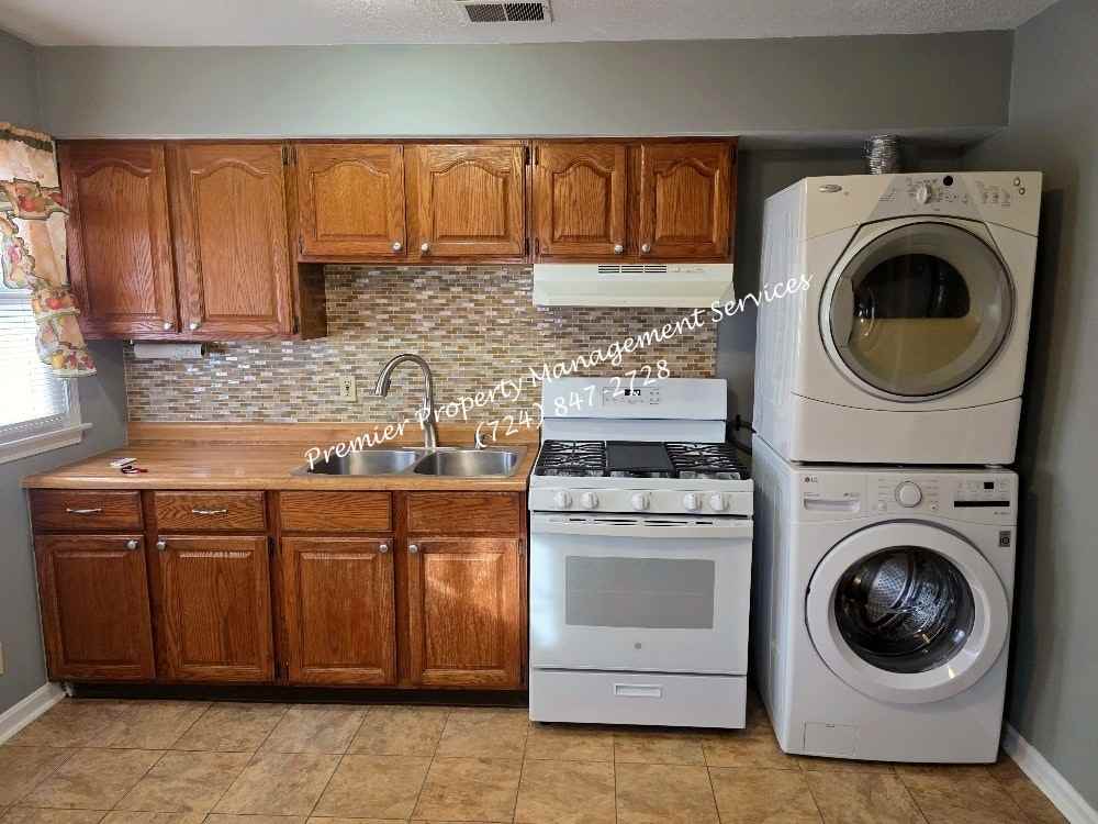 1176 March Street - Photo 5 of 11