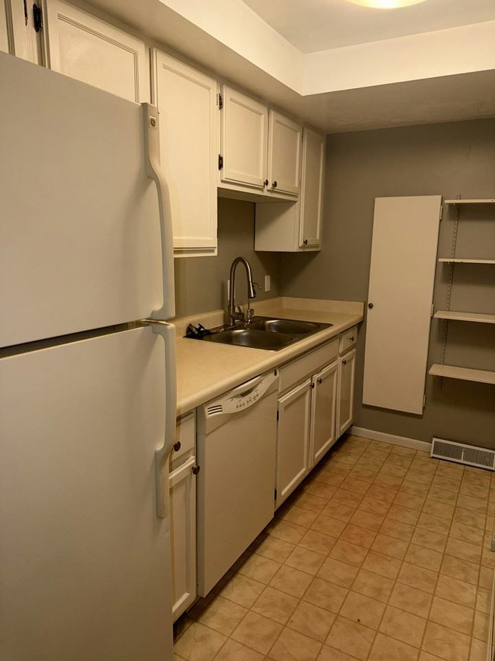 1165 South Oneida Street - Photo 5 of 31