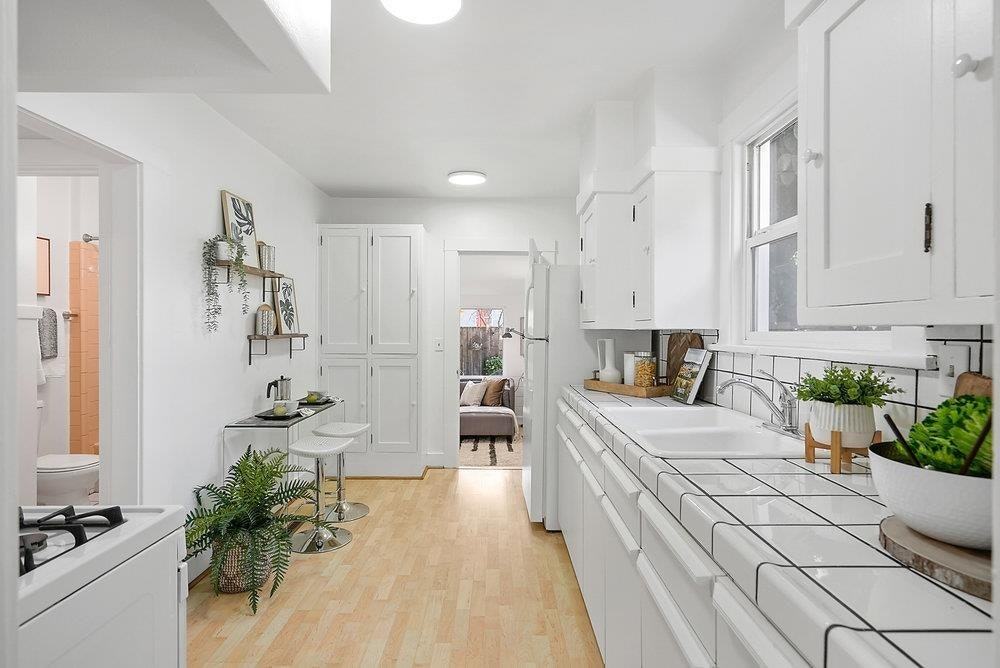 1021 Leona Court - Photo 3 of 16