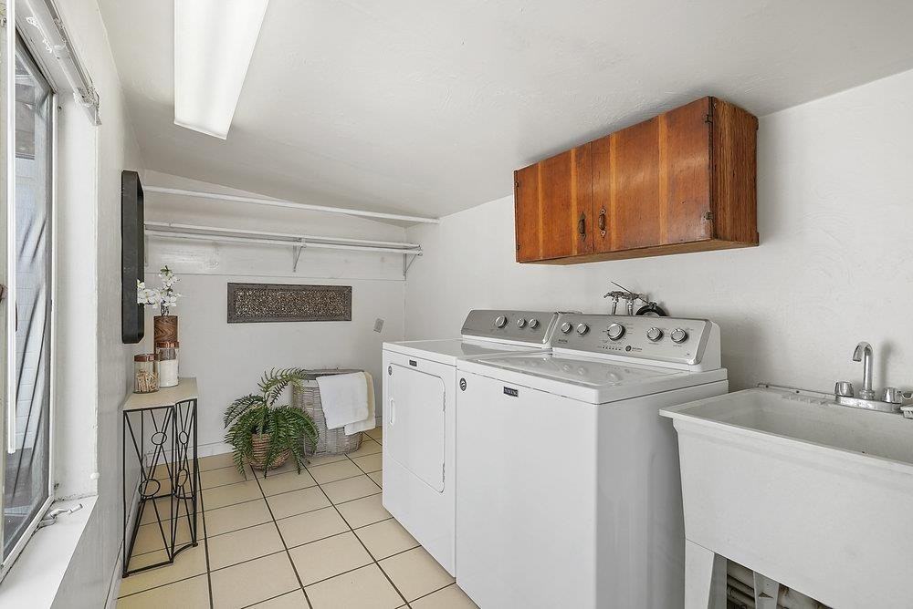 1021 Leona Court - Photo 7 of 16