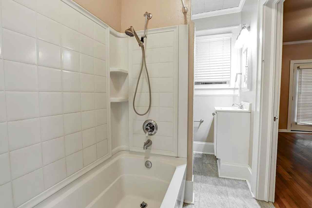 2106 Laurel Street - Photo 6 of 10