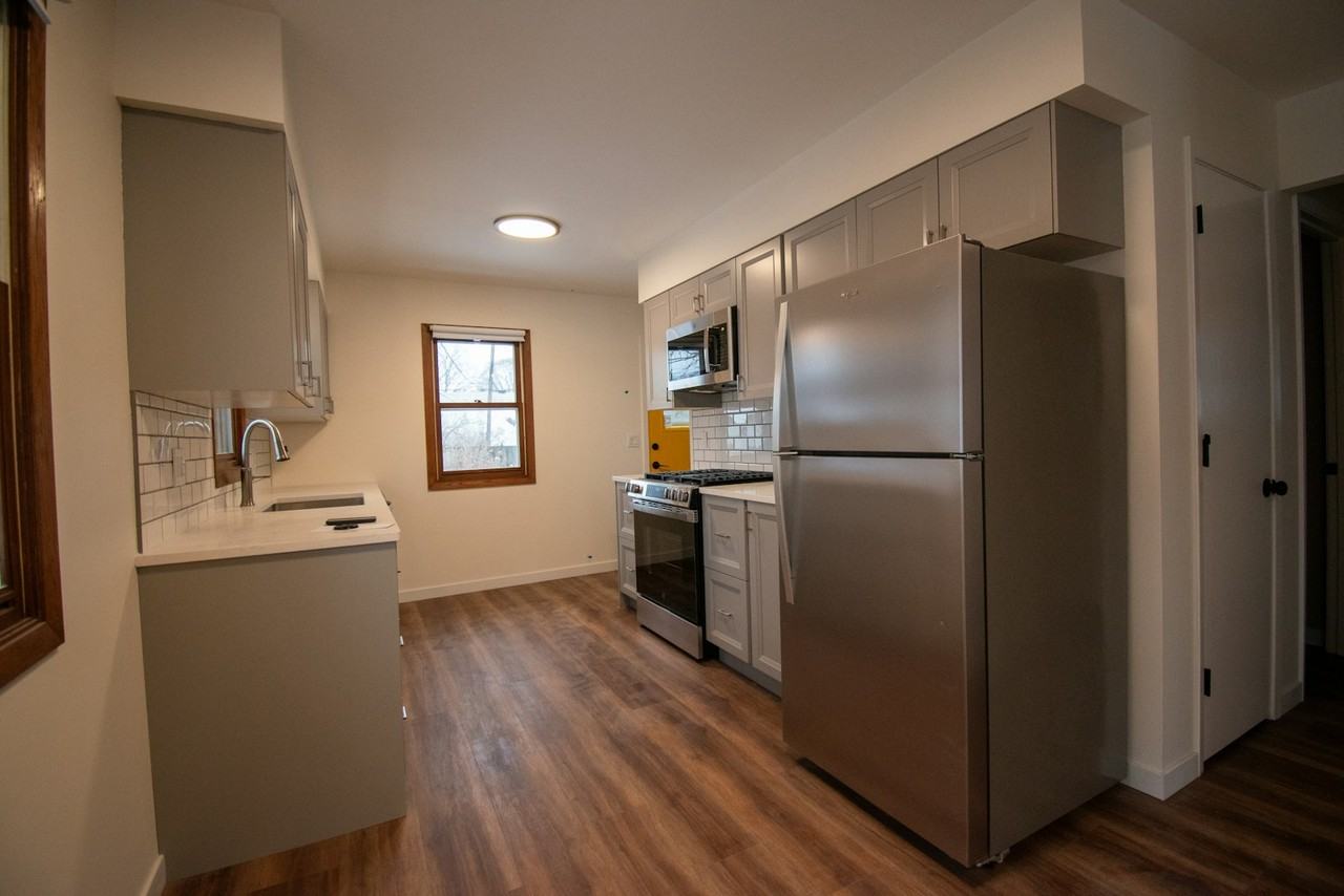 1619 Northeast Main Street - Photo 2 of 21